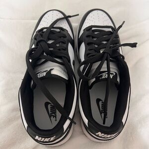 Nike panda dunks woman